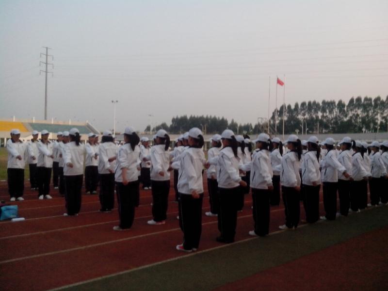 9728太阳集团2012级新生军训系列报道之齐步走3.jpg 9728太阳集团2012级新生军训系列报道之齐步走3.jpg