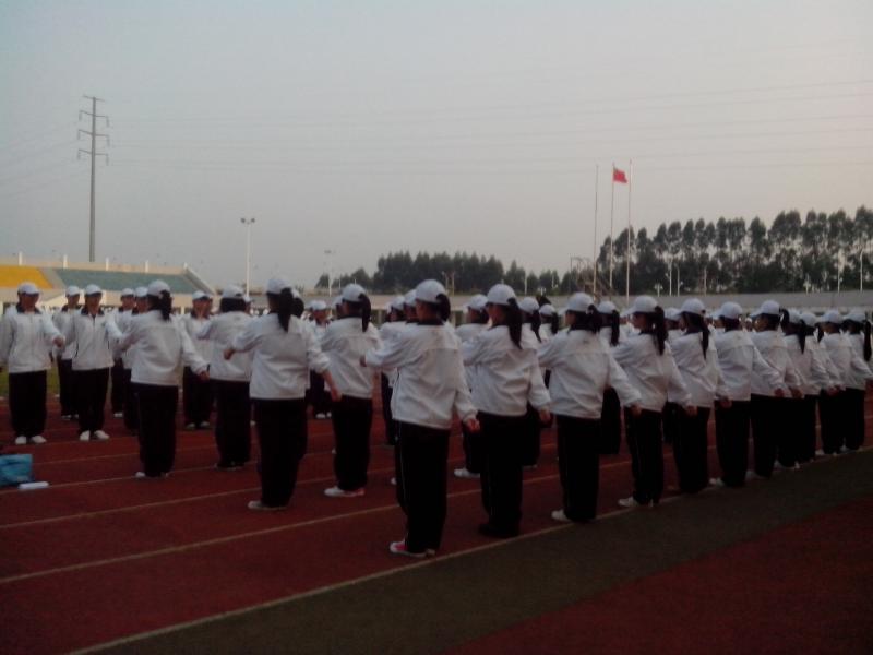 9728太阳集团2012级新生军训系列报道之齐步走.jpg 9728太阳集团2012级新生军训系列报道之齐步走.jpg