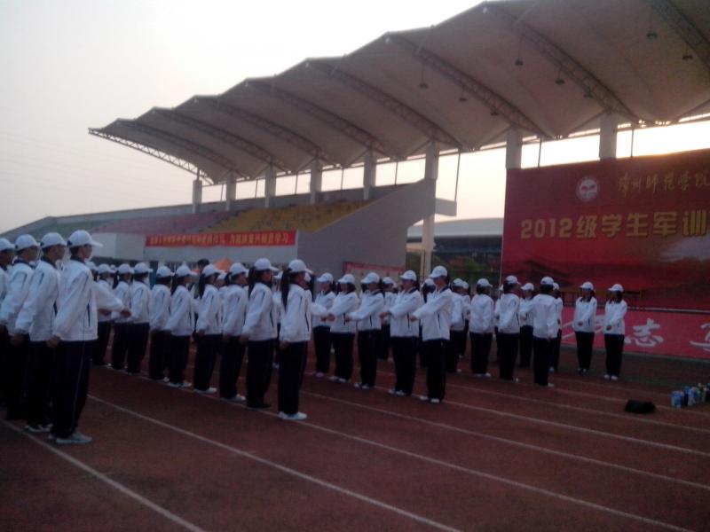 9728太阳集团2012级新生军训系列报道之齐步走4.jpg 9728太阳集团2012级新生军训系列报道之齐步走4.jpg